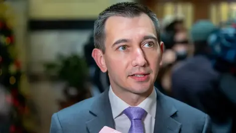 4jxqypx simeon brown 1 jpg