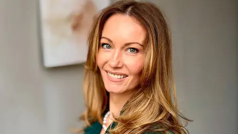 Annabel mantel headshot